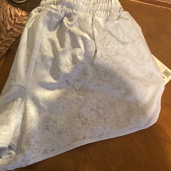 Lululemon hotty hot shorts - Picture 4 of 4